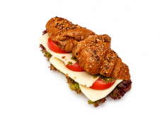 Croissant s mozzarellou,rajčaty a bazalkovým pestem