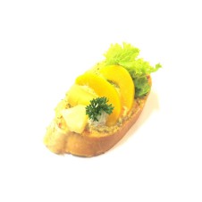 Bezlaktózový chlebíček Hawai s kuřecím kari salátem