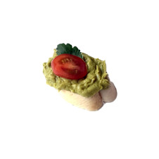 Jednohubka s avokádovým guacamole a cherry rajčátkem